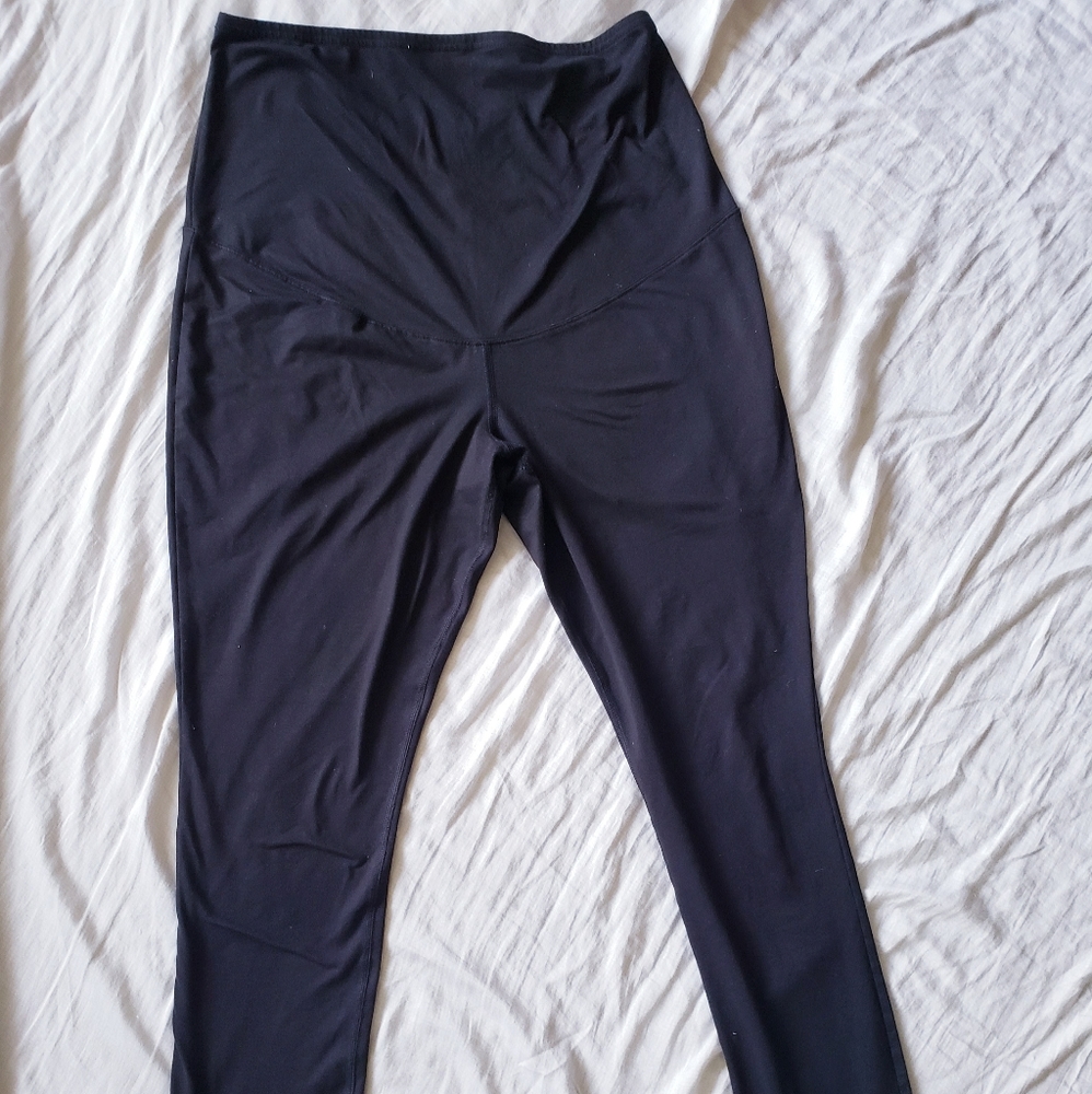 Ingrid & Isabel maternity leggings